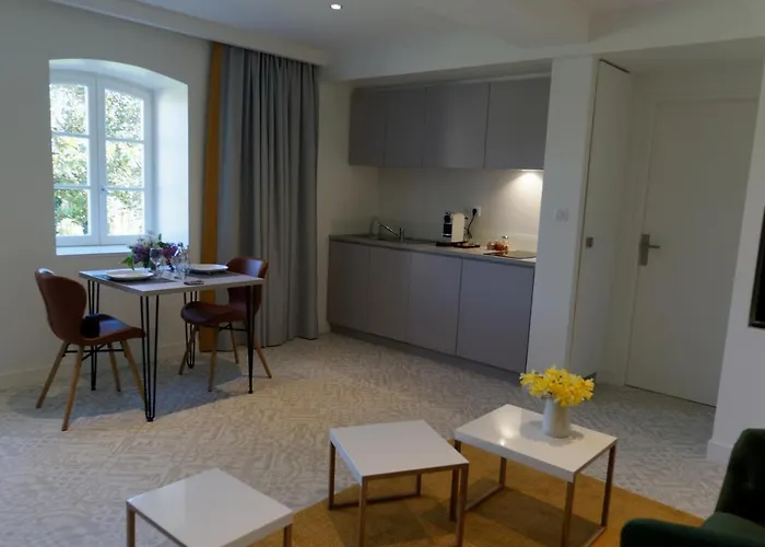 En Pierres Dorees 4* Saint-Germain-Nuelles